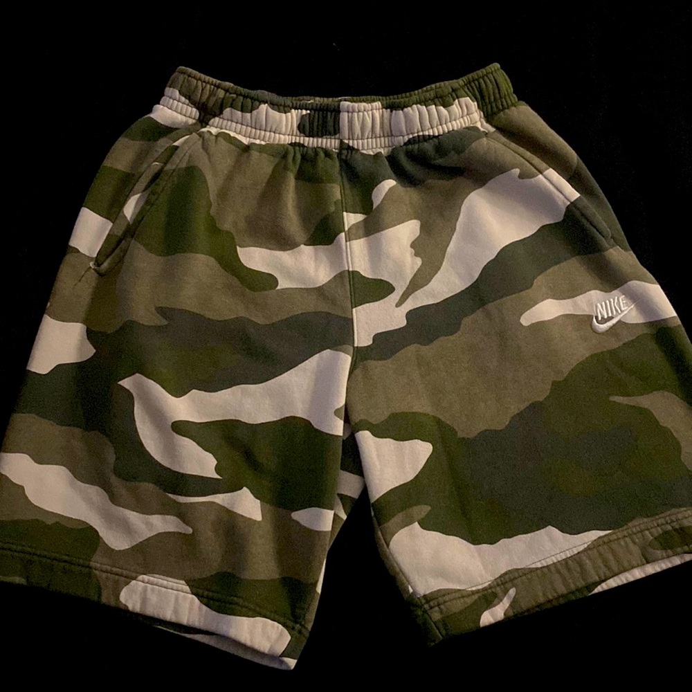 Mens Nike cotton shorts. Size Small, good condition.